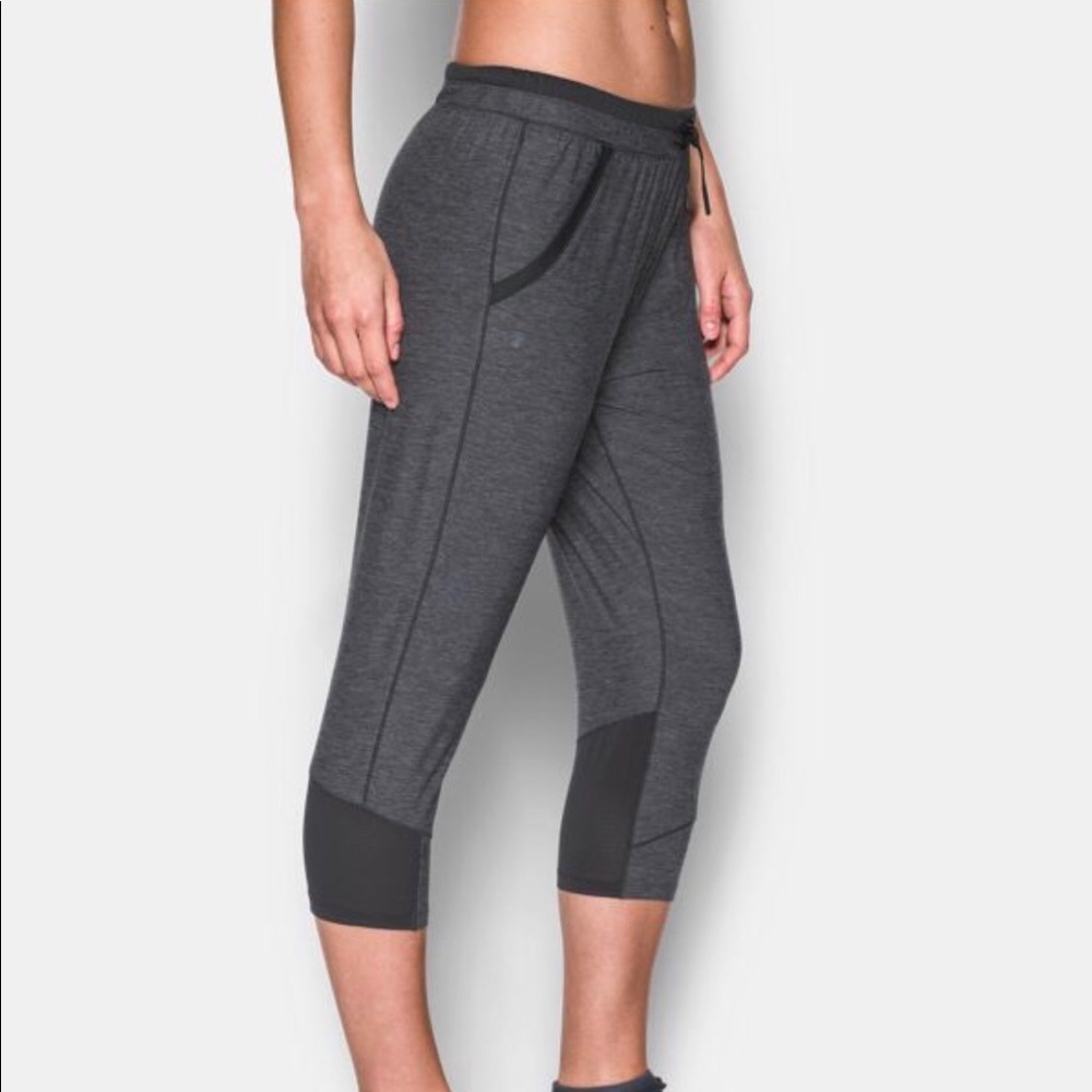 Under Armour Womens NWT Gray and Black Ankle crop